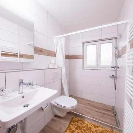 Haus Astoria アパート *